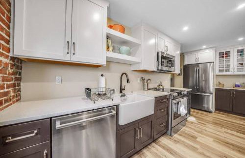 Luxury Apartment in Historic Carriage House - Foto 17