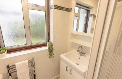 Spacious Home 10 mins to Airport & Braehead - Pass the Keys - Foto 30