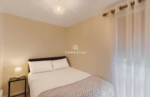 Spacious 5 bed Sunninghill with driveway parking - By Tempstay - Foto 11