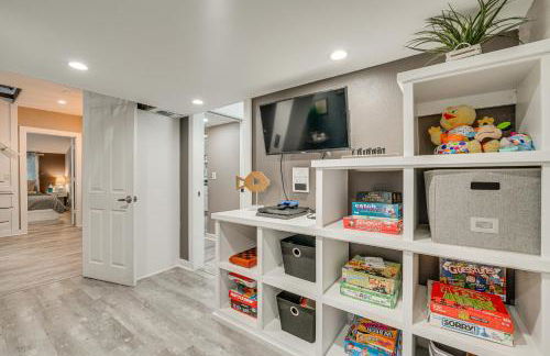 Family Home with Private Pool 24 Mi to Disney! - Foto 9