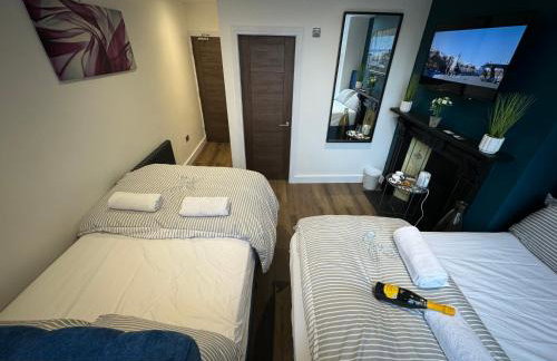 Luxury 6-Bed House - 6 En Suite- Jaquzzi Baths - Private Parking - Suitable for contractors - Foto 22