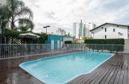 Apto em Barra Velha 340m da PRAIA com SACADA com CHURRASQUEIRA, AR CONDICIONADO WI-FI, PISCINA, PORTARIA 24h, ACADEMIA MINI MERCADO e vaga de GARAGEM - Photo 5