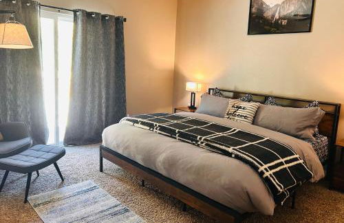 Yosemite Hilltop Gated Villa near Oakhurst, Bass Lake and Mariposa w EVCharger Hottub Grill and Awesome Views! - Foto 33