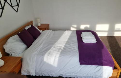 Entire 3 bedroom home with Parking in Welling, London, UK - Photo 54