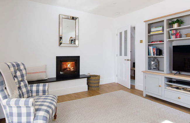 Newly Renovated Cottage 150m From Waterfront - Photo 57