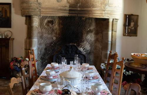 Beautiful Castle in Le Veurdre with Private Pool - Foto 20