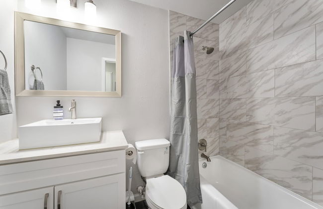 Prime Soco Comfy 2BR King Suite w Pool Parking - Foto 8