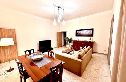 Spacious 130 sqm Luxury Apartment - 2 Bathrooms - Central Station & Old Town - Foto 58