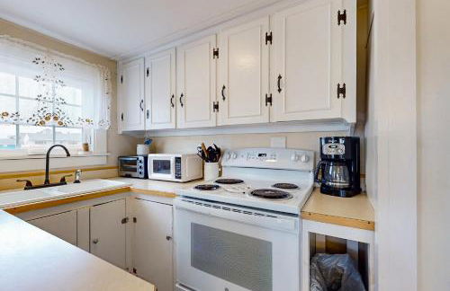 The Eastern Avenue Cottage - Photo 7