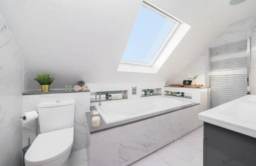 Beautiful 4 Bed Immaculate Condition Refurbished Property - Foto 3