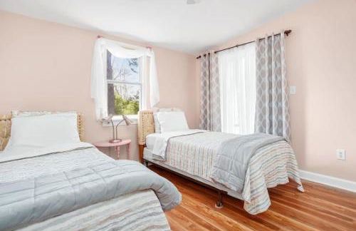 Cozy cottage w creekside fire pit & patio - Foto 26