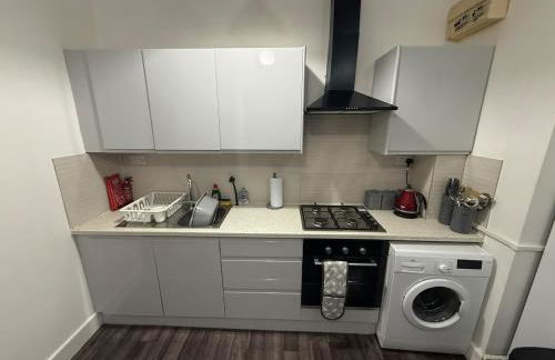 Cosy 2 bedroom modern flat close to transport link - Photo 8