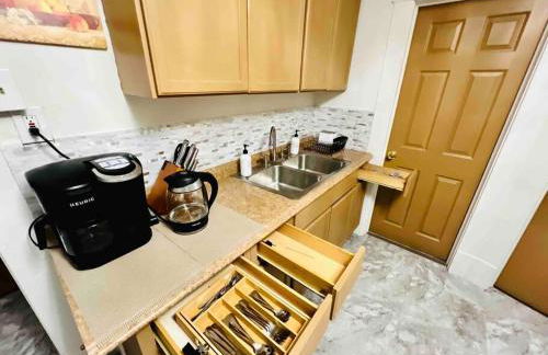 KING Bed Cozy First Floor Apt 25Mins to Falls - Foto 4