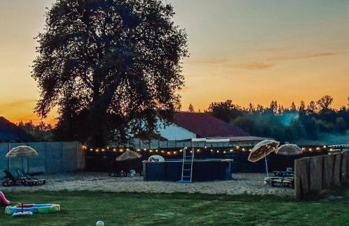 Domek nad jeziorem Wilczyńskim dla czterech osób, sypialnia z łożem małżeńskim oraz salon z rozkładanym narożnikiem - Photo 3