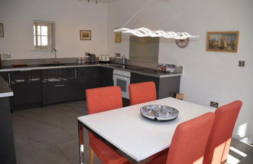 Luxury Old Stone Cottage, Beautifully Presented - Photo 13