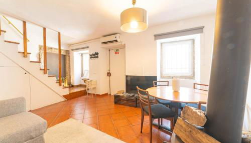 Charming Classic-Rustic Retreat in Historic Lisbon - Photo 2