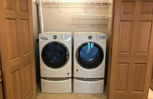 3 bed Lake Sammamish Waterfront + Peloton Bike - Foto 45