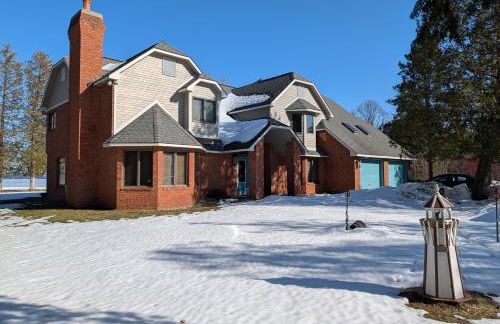 NEW! The Lighthouse - Cute, Large, and Lakefront! - Foto 10