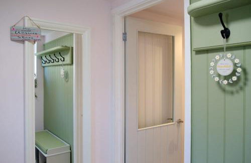 The Wave Cottage - 3 Bedroom with off road Parking for 3 Cars or Vans & EV point - Photo 73