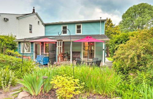 Charming Abode with Patio - Walk to Town and River! - Foto 21