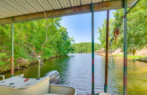 Lakefront Retreat with Multi-Level Deck and Dock! - Foto 27