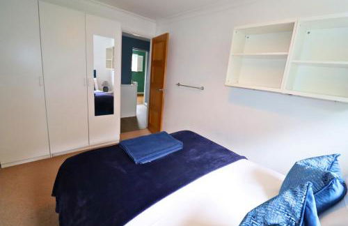 Spacious 5-Bedroom Home with Large Garden in Egham - Foto 8