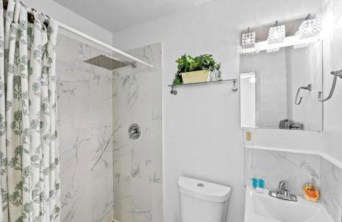 Lilburn Gateway with Game Loft, Fire Pit, Stone Mountain - Foto 39