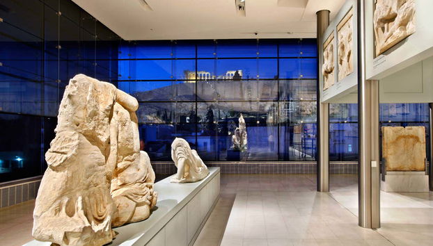 Sala del Museo de la Acrópolis con vistas al Partenón
