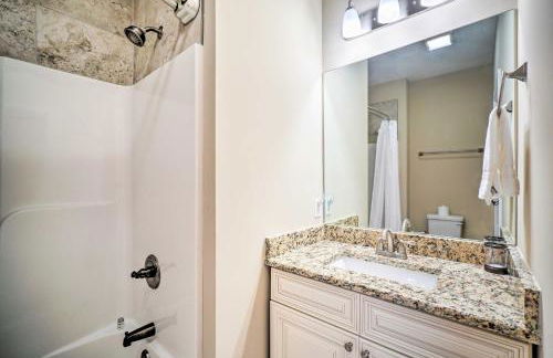 Chic Townsend Condo with Saltwater Pool! - Foto 18