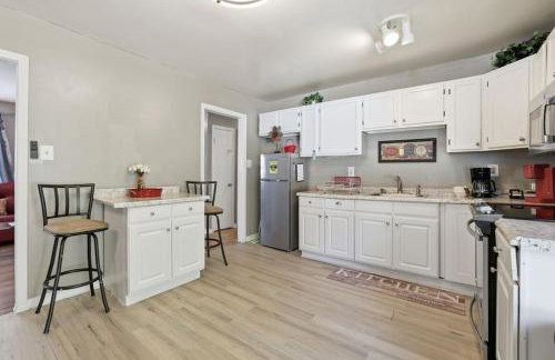 Next Stop! Comfort! 3 BR Near Amtrak Station! - Foto 23