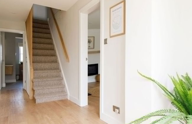 Mariners Stylish Beachside Getaway With Sea Views - Photo 60