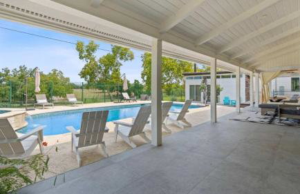 Luxurious Modern Retreat with Private Pool & Patio - Foto 4