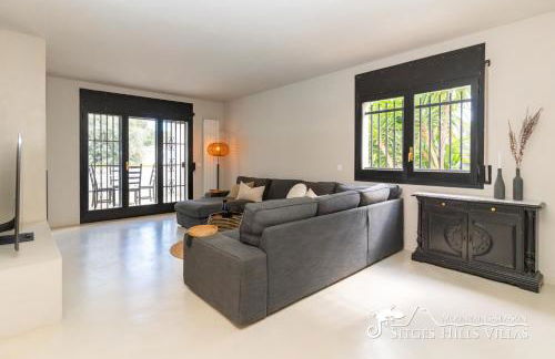 Villa Caliza in Cunit with Private Pool and large garden - air conditioning in bedroom - Photo 13