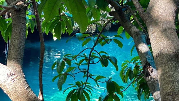 Le acque cristalline della grotta Maalum