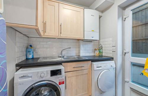 Large 4 Bedroom House Bricket Wood, Van & Car Parking, Sleeps 8 - Foto 8