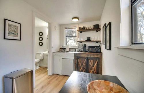 Cozy Studio Retreat with Scenic 5-Acre Views, Near City Lake & Cherokee Casino in Gentry, Arkansas - Foto 12