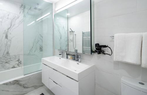 Chic and Spacious 2BD Apt with washer and dryer in unit - Foto 4