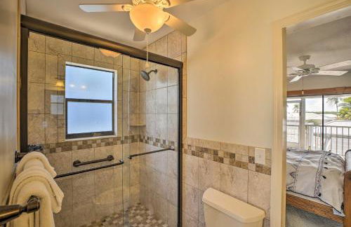 Private Pool and Deck Canalfront St James City Home - Foto 16