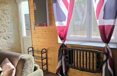 GITE A THEME D-DAY - situé à 15mn d'Omaha Beach - Animaux OK - Terrain clos - Aucuns voisins - WIFI - Foto 1