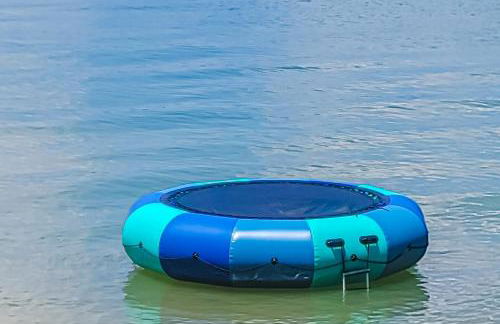 Scenic Lakefront Cabin Dock Water Activities Games - Foto 47