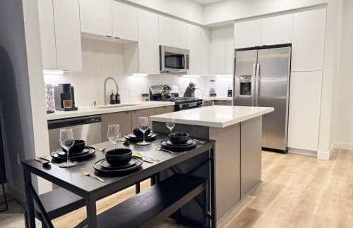 Luxe Deco Haven with Pool, Gym & Parking Close to Disneyland - Foto 49