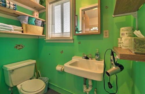 Private Hot Tub and Fireplace Poconos Home! - Foto 13