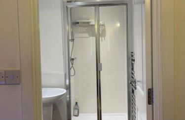 Spacious Amazing Luxury En-suite double room with free parking in a two bedroom apartment - Foto 7