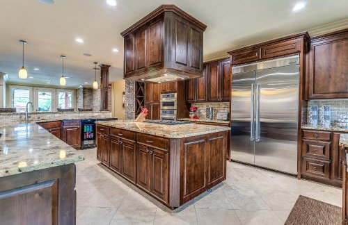 DFW Large Vacation Retreat with Private Pool and Hot Tub - Foto 20