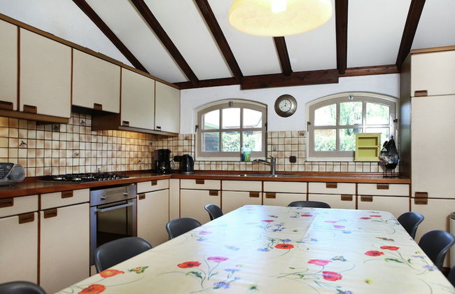 Family Farmhouse With Go-karts - Photo 9