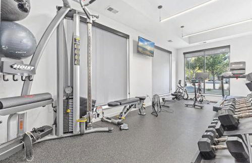 Lux 2BD Gym Rooftop Street Parking by DT UMN - Foto 40