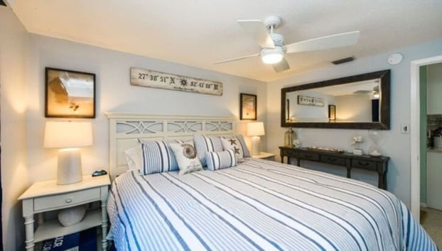 3706 Gulf Dr 2 Bedroom Home by RedAwning - Foto 5, Habitación