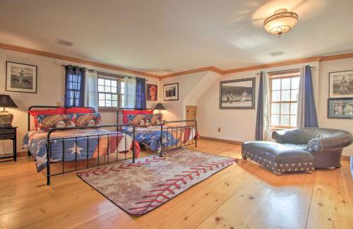 Timeless Red Sox Retreat with Scenic Mountain Views! - Foto 20