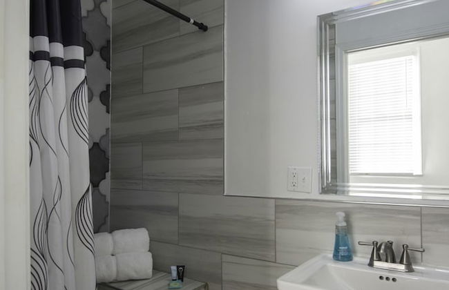 Best Location! 4 BR! Next to French QT by YouRent - Foto 11