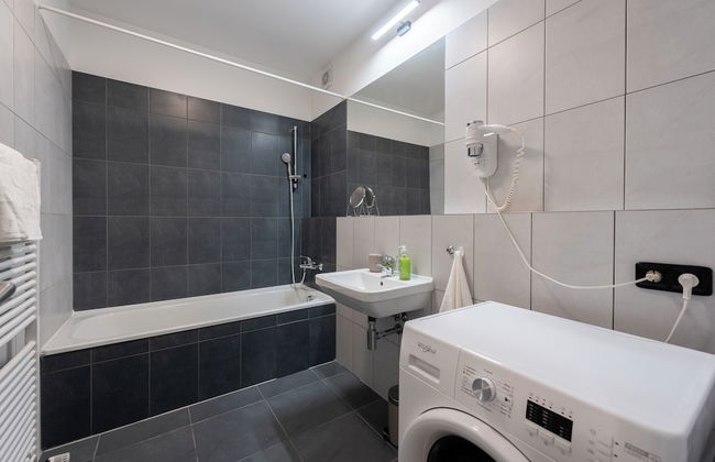 Stylish 3-bedroom apartment with balcony - Photo 17